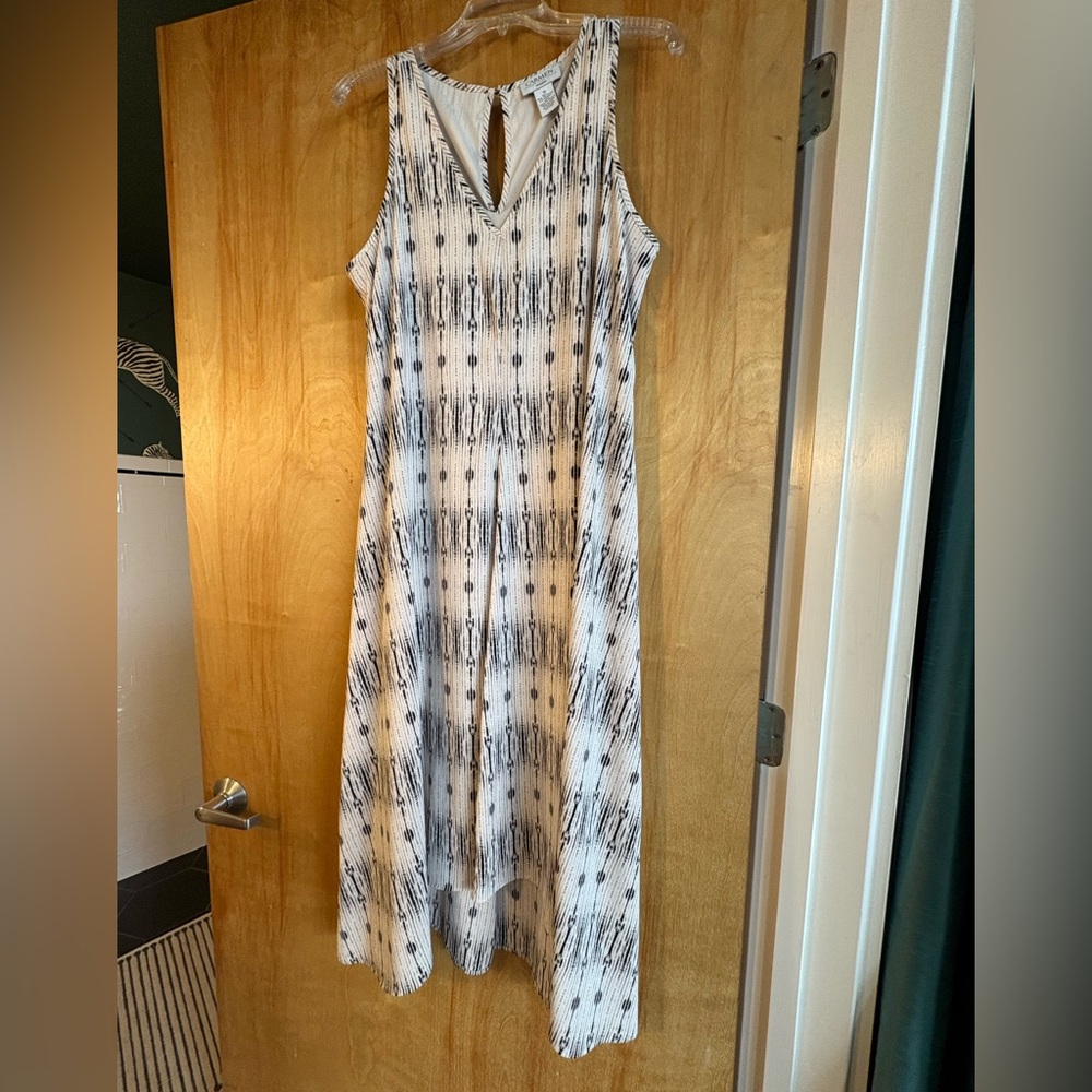 Carmen Marc Valvo Black and White Midi Dress